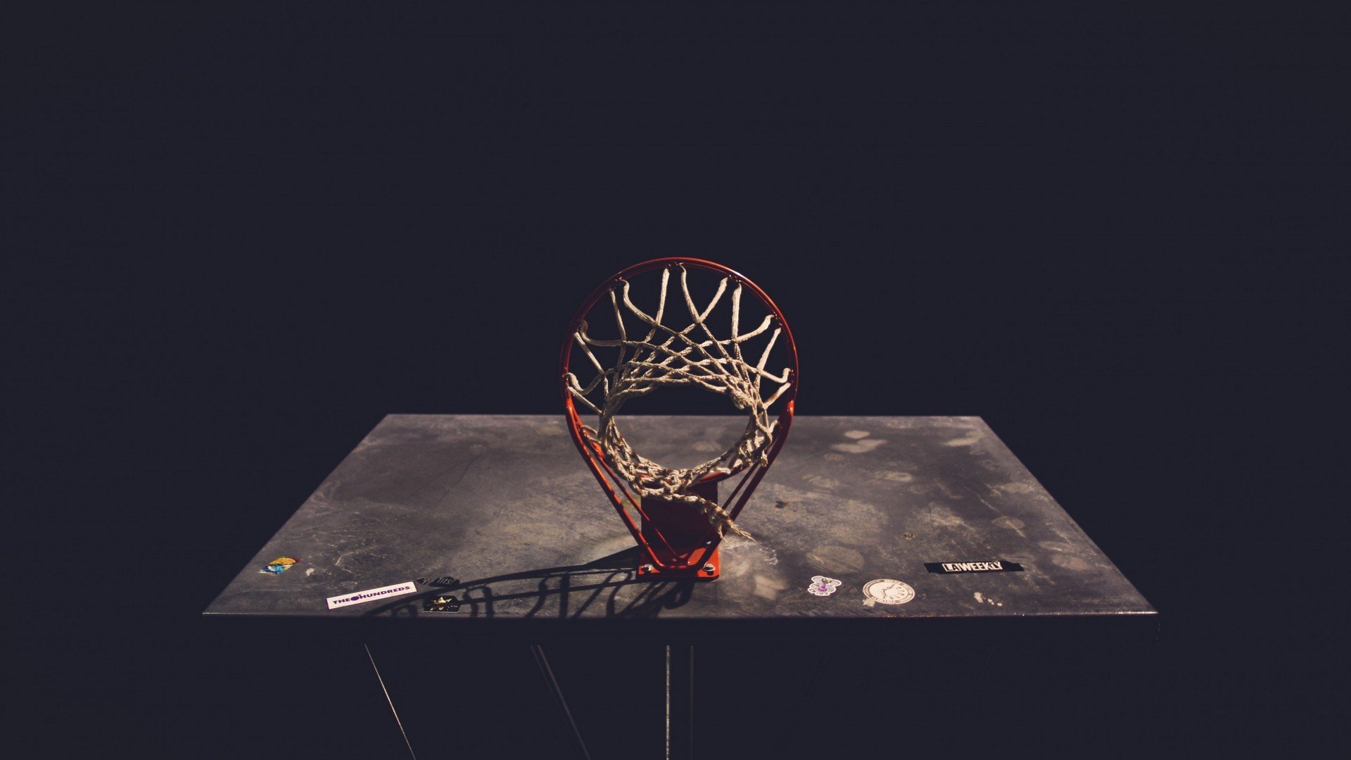 跨界疯狂！哈兰德空降NBA老鹰比赛引热议，瓦伦西亚备战意甲回应争议